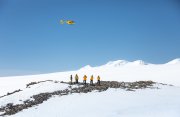 ヘリコプターで巡る南極探検クルーズ12日間　